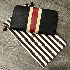 NWOT Henri Bendel large wallet